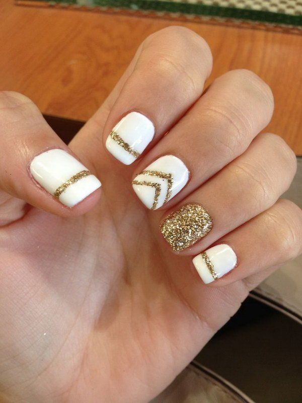 Apply nail sequins onto your nails 4