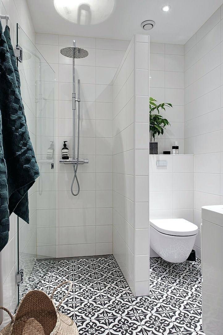 small bathroom bathtub