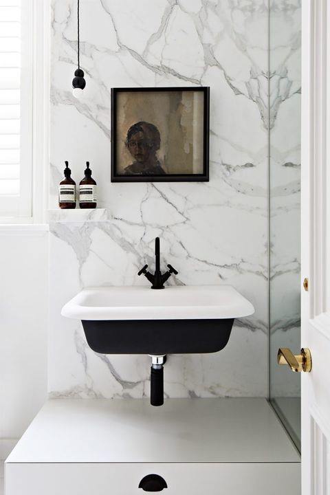 These farmhouse decorating ideas will transform your bathroom space into a quaint private area