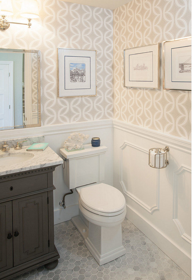 Beach style bathroom room with white and gray marble