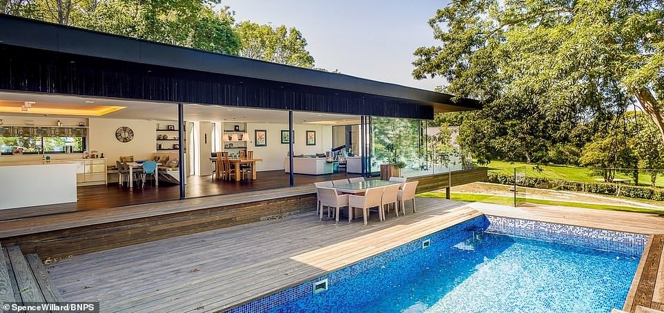 The Invisible House