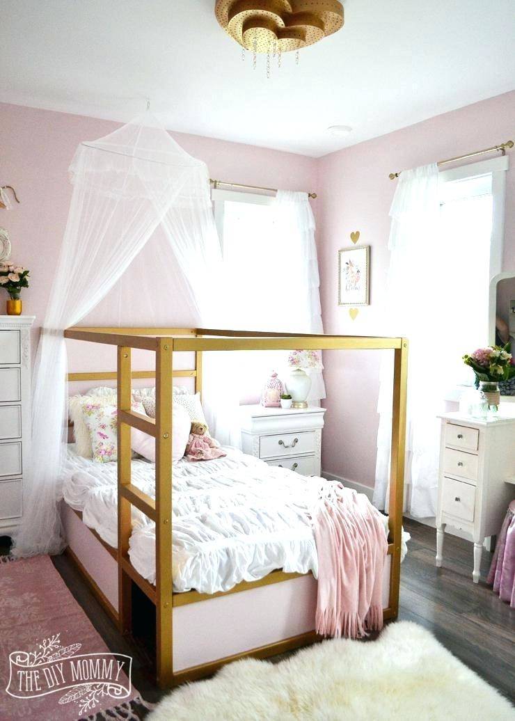pink and white room