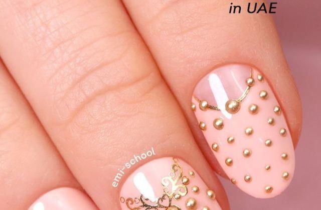 This nail art looks very attractive and gentle