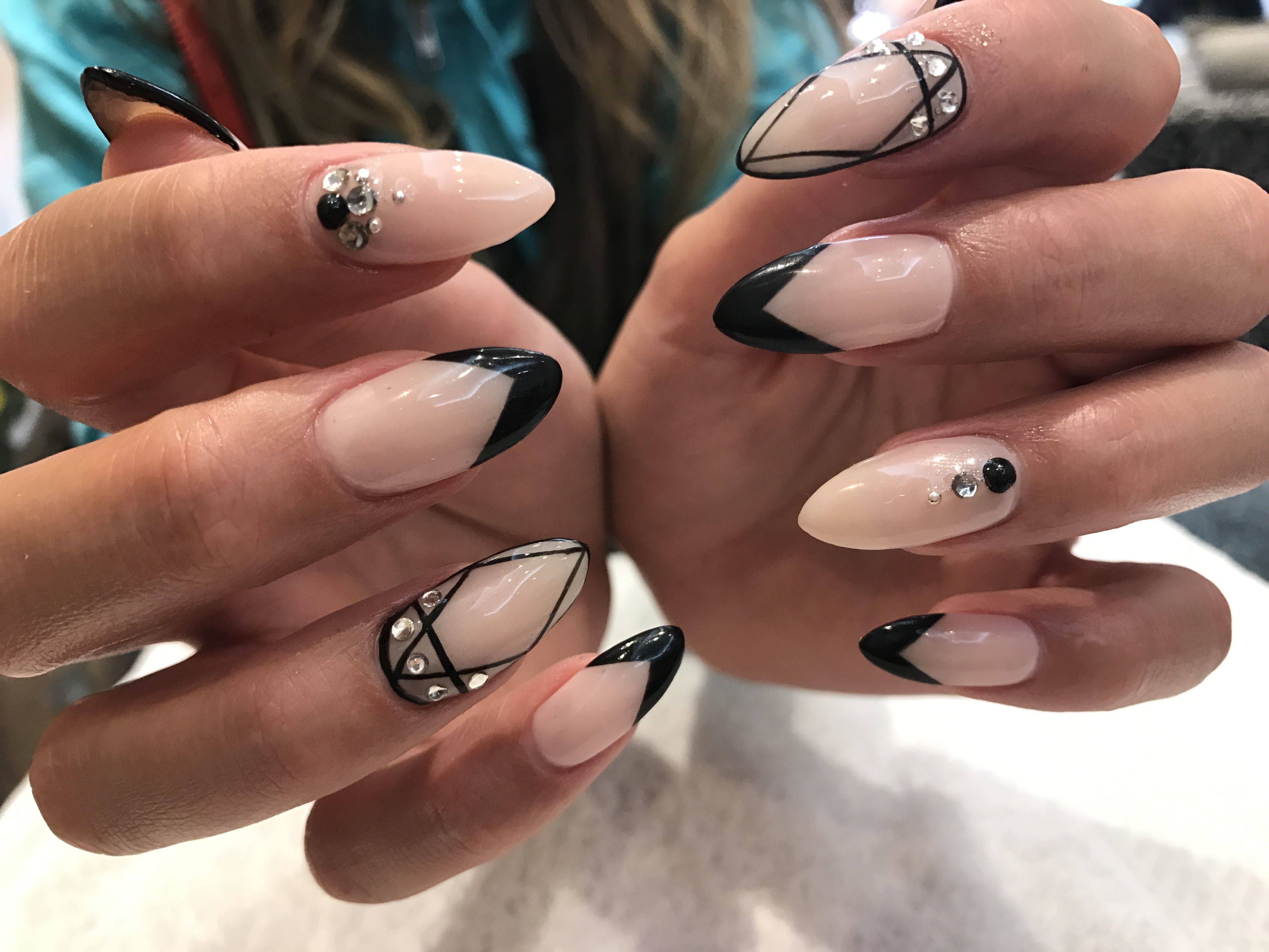 These gel nails look especially sexy due to the most daring nail shape –  stiletto