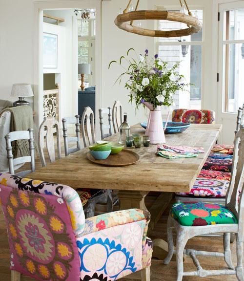 Use matching rugs for an adjacent dining room
