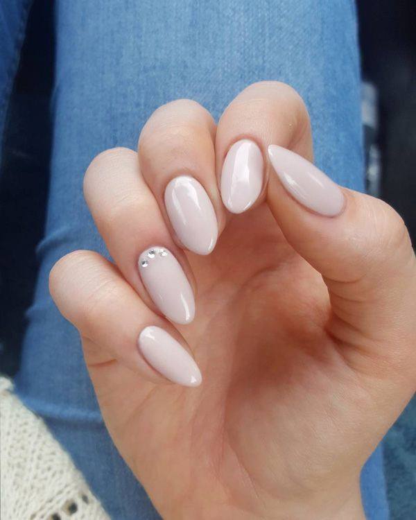 Simple nude nail art design with details on top in white polish