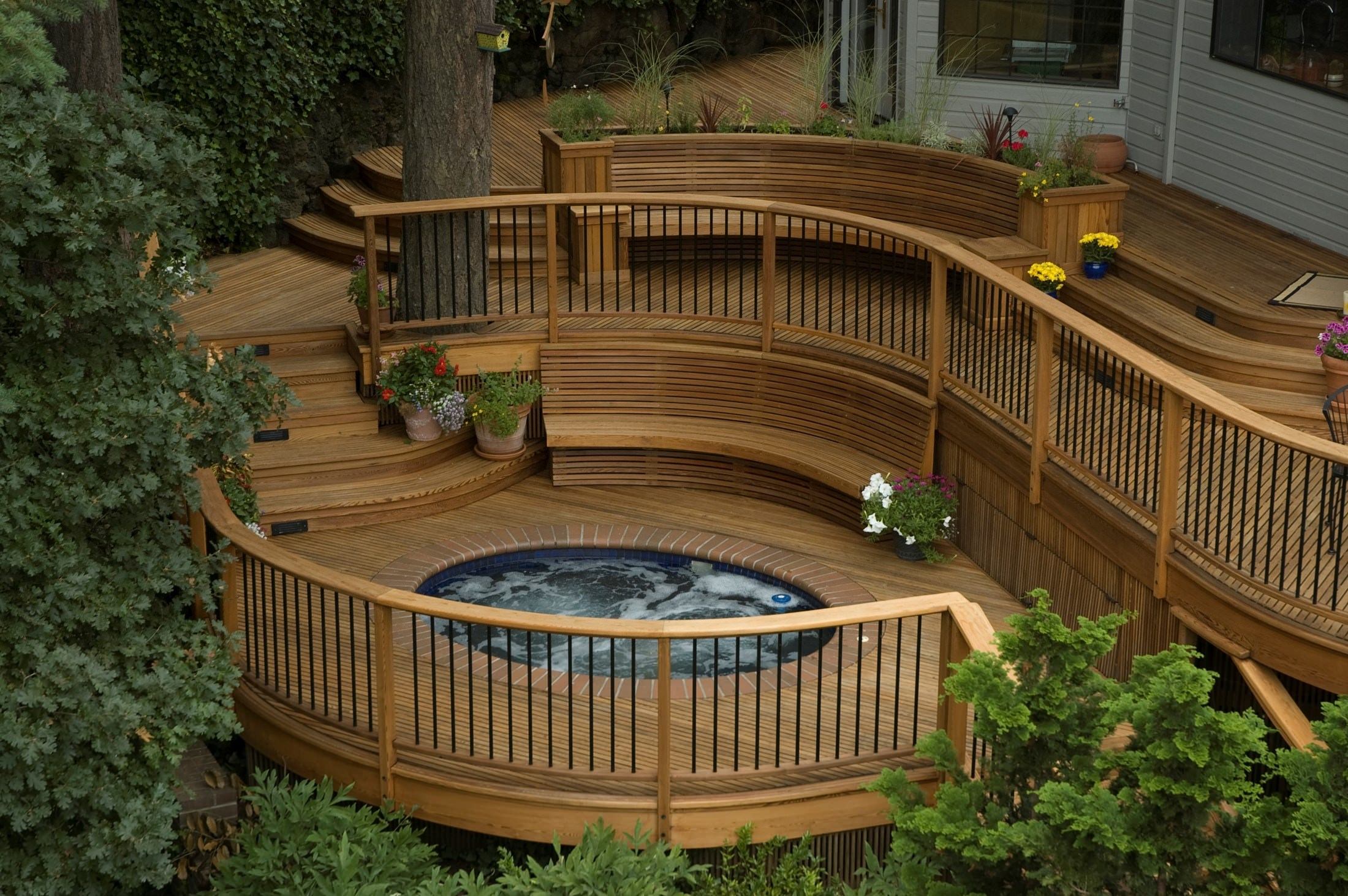 Floating decks are freestanding decks which can be located anyplace