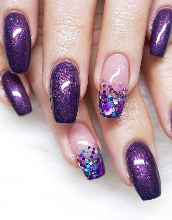 Cool looking feather nail art design that is perfect for your summer escapades with friends