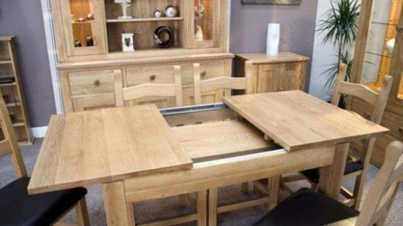 Shin Lee oak dining room table with 1 leaf and 4 chairs