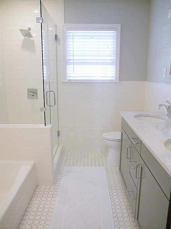 Relaxed Traditional Bathroom Design