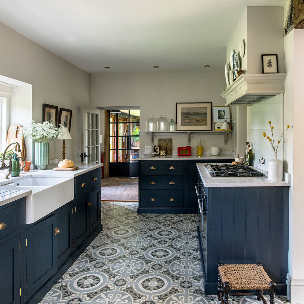 2018 Kitchen Flooring Trends: 20+ Flooring Ideas for the Perfect Kitchen
